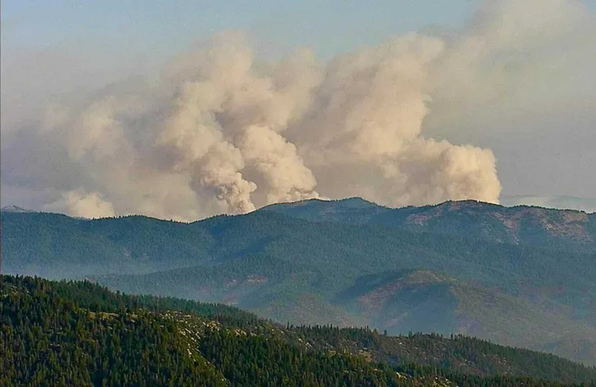 Evacuations in Yreka as McKinney Fire rages along California-Oregon border