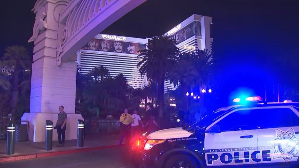 1 dead, 2 injured following shooting at Mirage on Las Vegas Strip