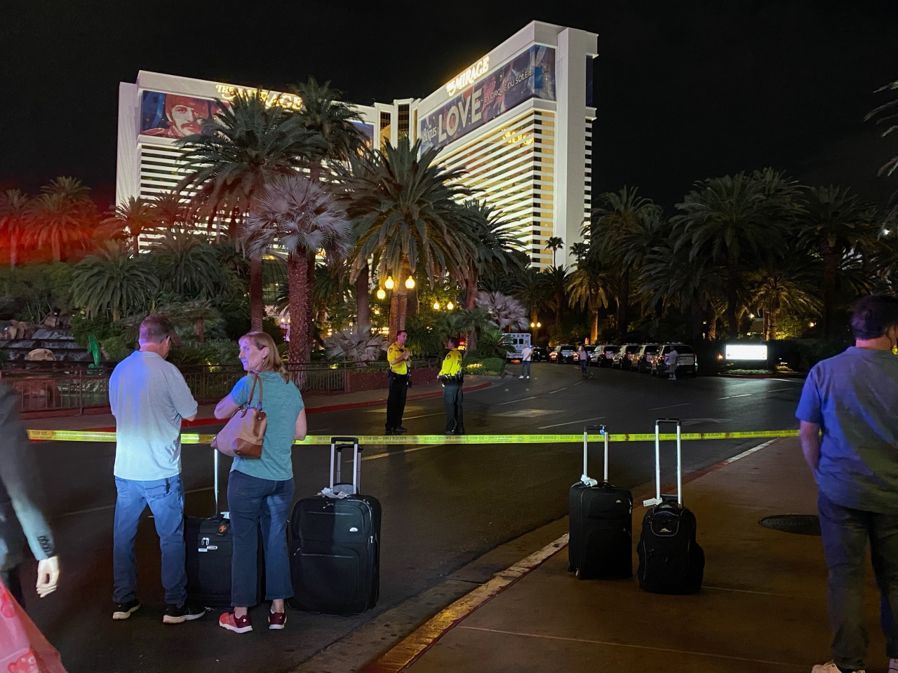 1 killed, 2 hurt in shooting at Mirage hotel on Las Vegas Strip