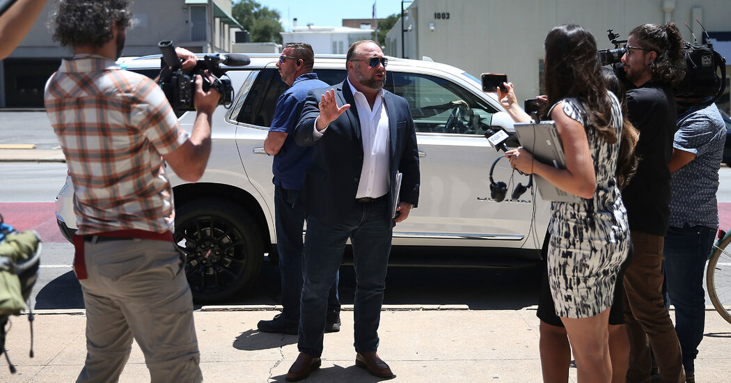 Alex Jones's Texts Could Be Given to Jan. 6 Panel, Lawyer Says