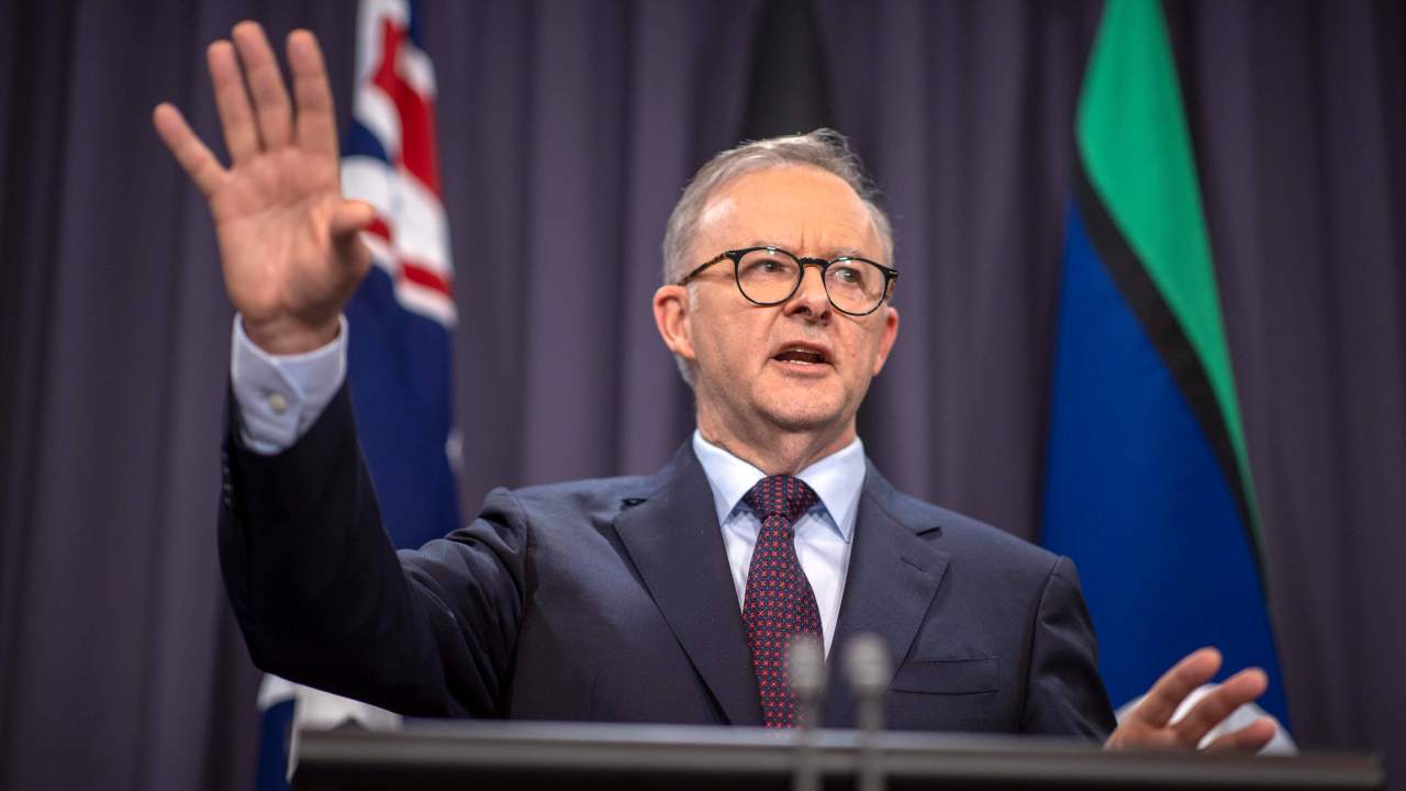 Anthony Albanese reveals he is taking leave and traveling within Australia – as he takes a dig at Scott Morrison's Hawaii trip