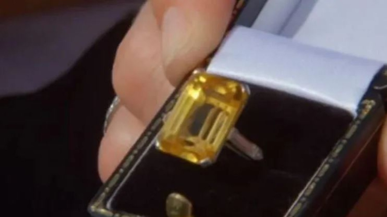 Antiques Roadshow guest stunned after she learns truth about ring