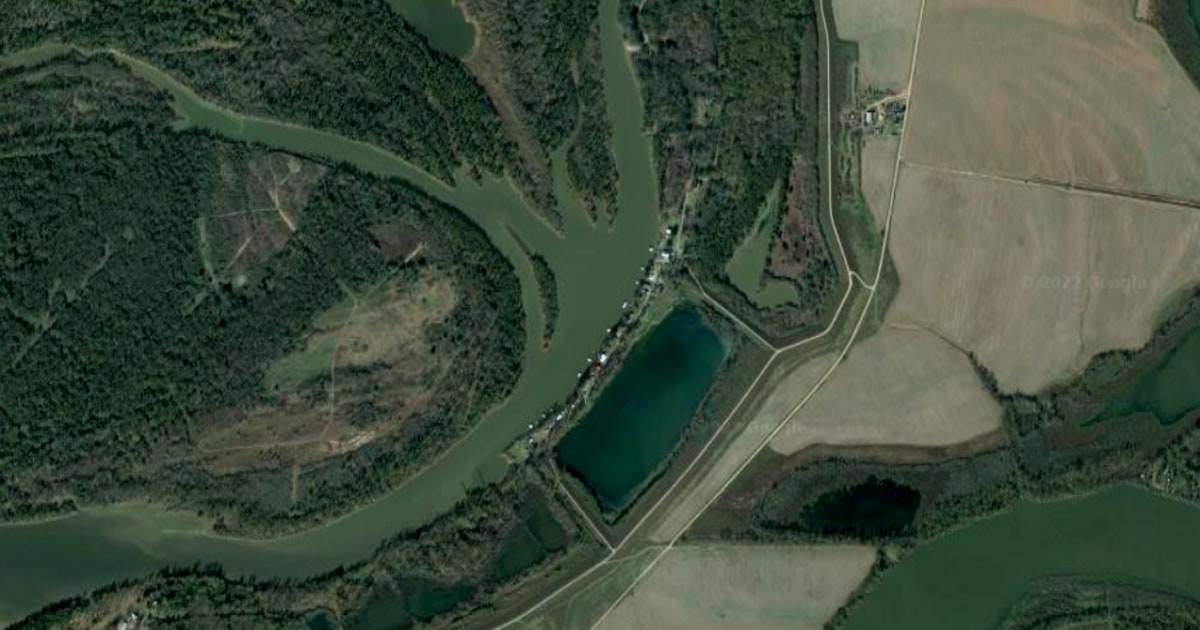 Arkansas judge found dead at bottom of lake after disappearing from family trip