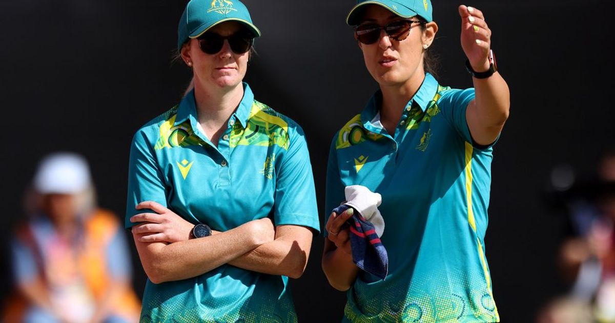 Australia fight back to snatch women's pairs gold