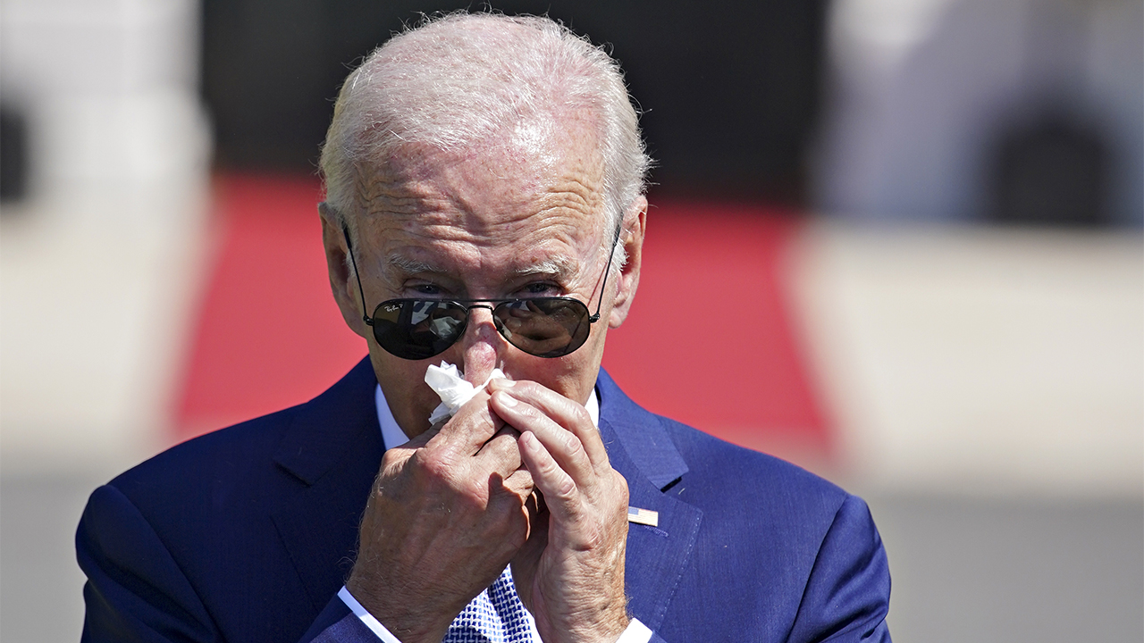 Biden coughs through CHIPS bill signing speech after COVID-19 isolation