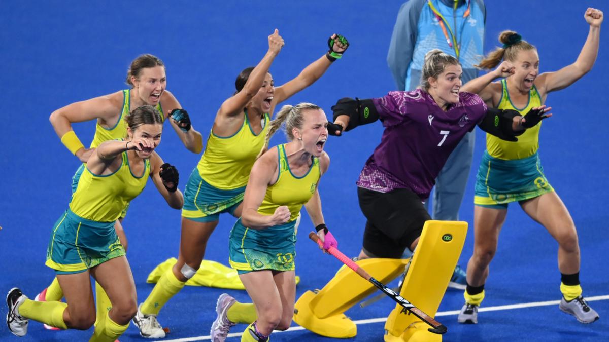Commonwealth Games: Hockeyroos win dramatic and controversial penalty shootout to book final spot