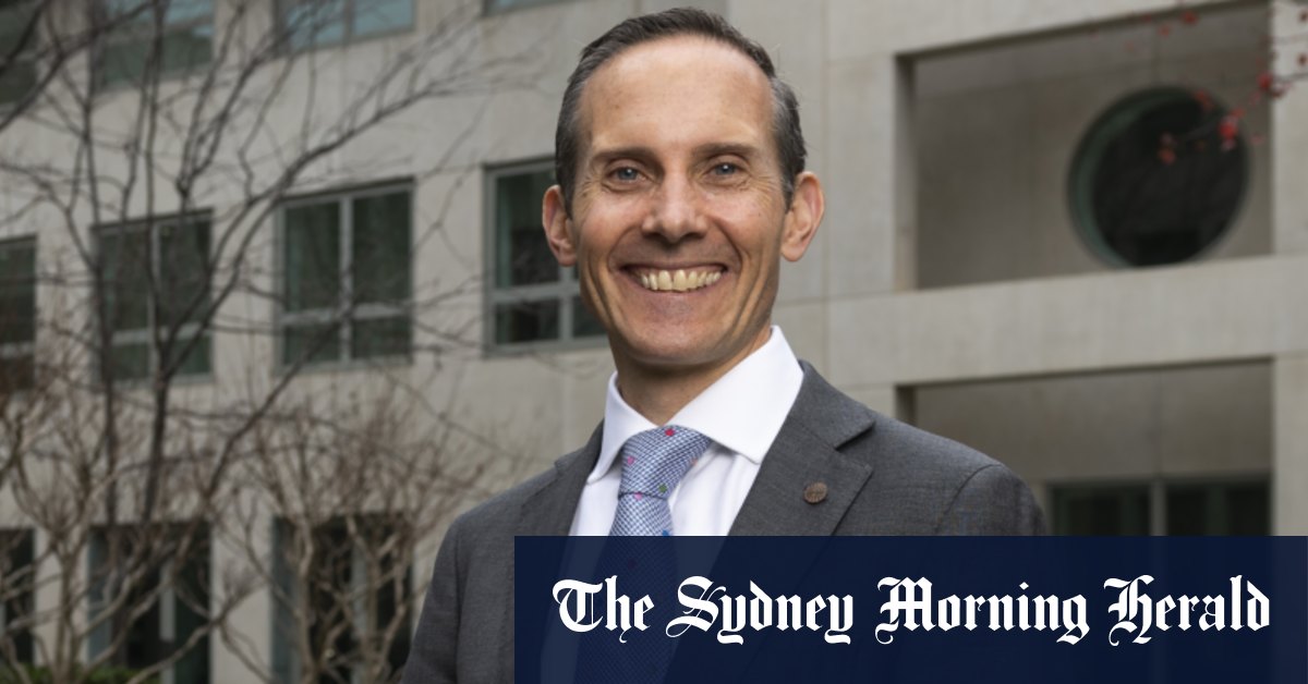 Declining rate of volunteering heralds 'collapse in community life': minister