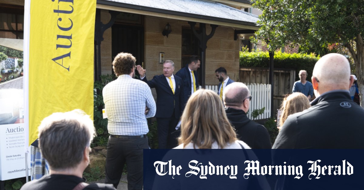 Delayed interest rate pain for some home buyers set to drop in time for Christmas