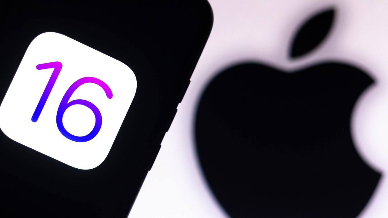 Everyone Should Be Using iOS 16’s Safety Check Feature