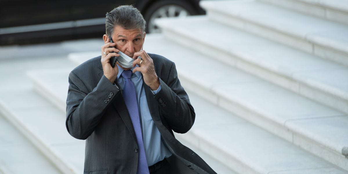 Five Former Treasury Secs Throw Support Behind Manchin Inflation Plan