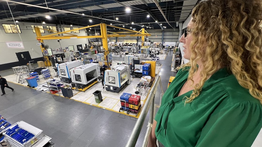 In New Zealand wages are growing.  Will Australian workers' pay packets get a bump?