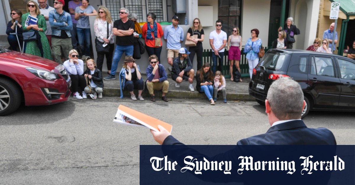 Interest rate rises push property prices lower by up to $250,000