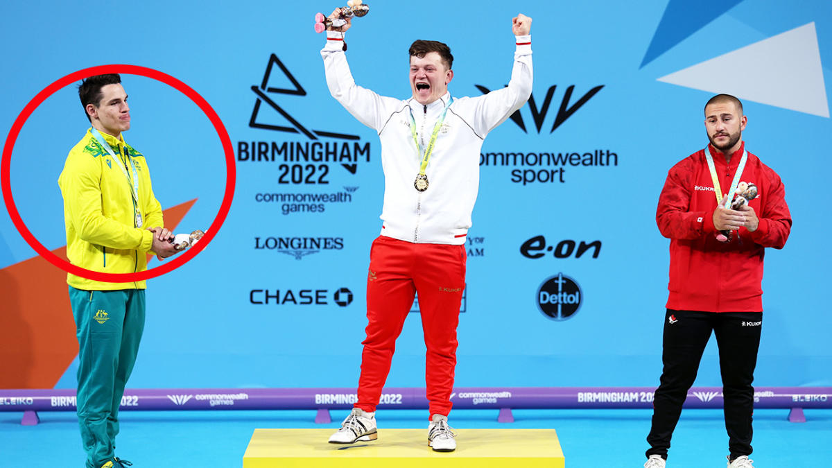 Judges under fire after Aussie 'robbed'