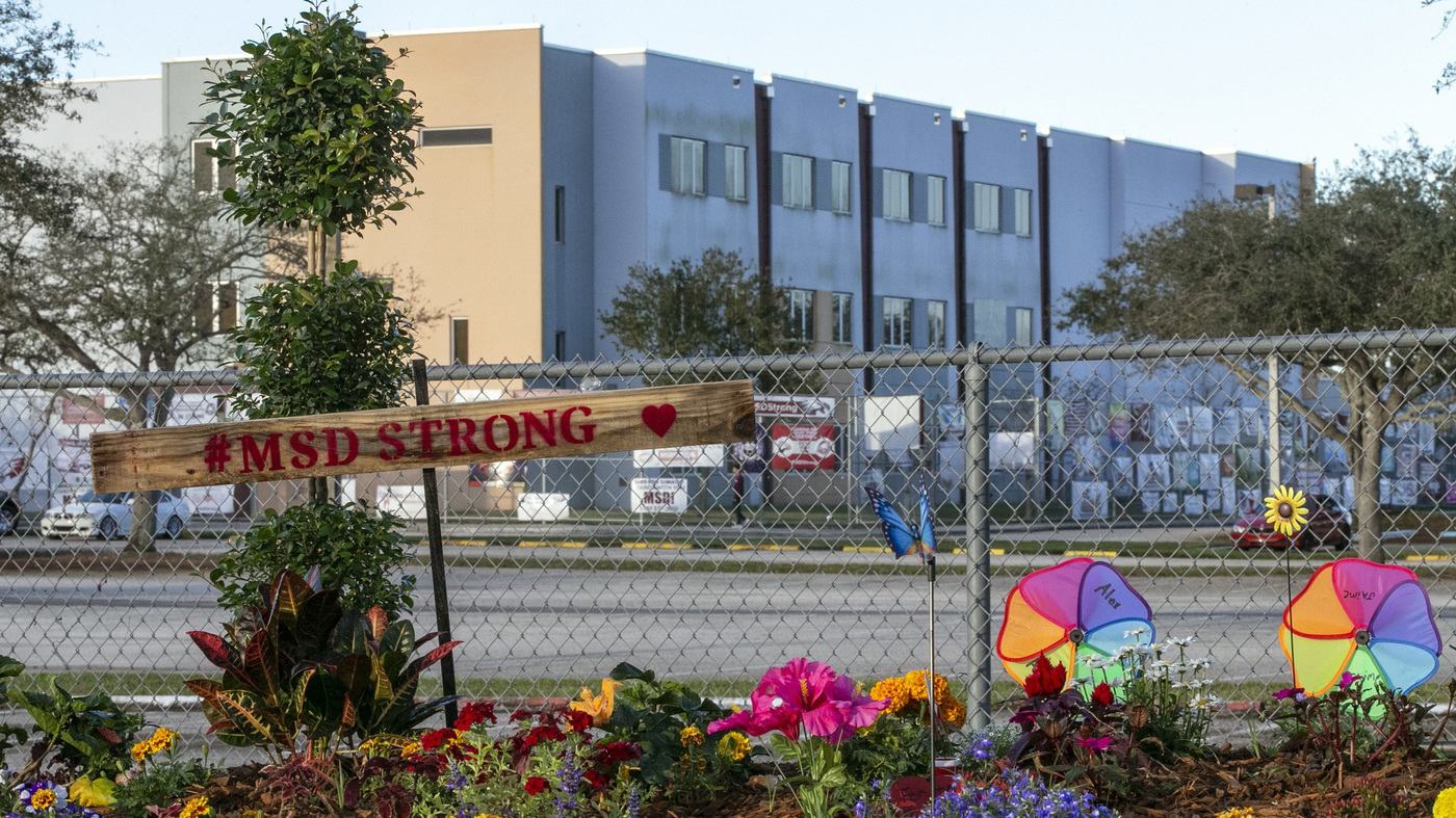 Jury tours the school massacre site at Marjory Stoneman Douglas High : NPR