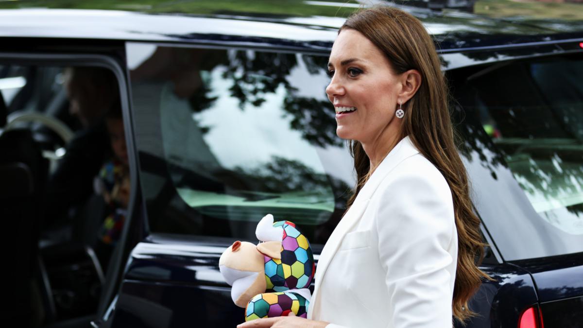 Kate Middleton meeting outside train toilet on way to Commonwealth games stuns dad