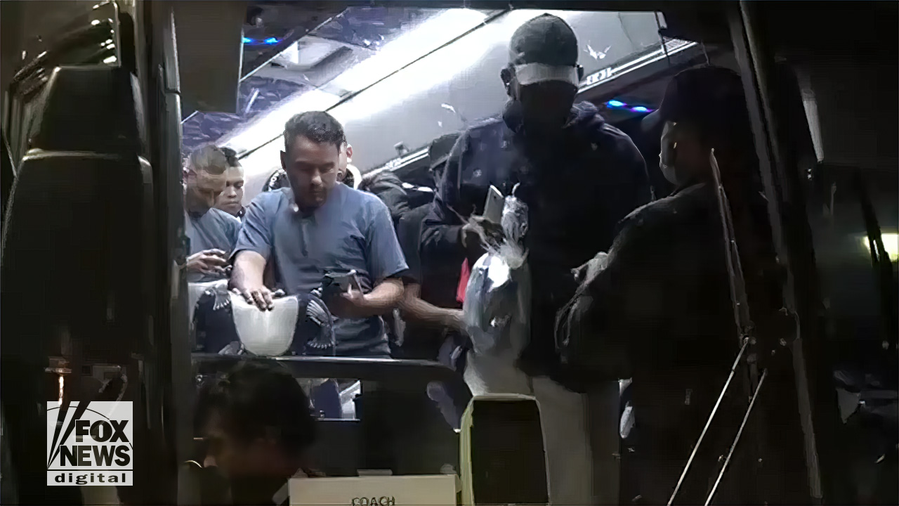 More migrant buses arrive in New York City, days after Mayor Eric Adams scolded Texas Gov.  Greg Abbott