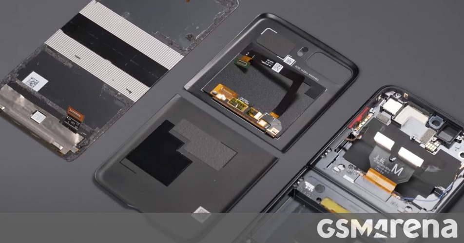 Moto Razr 2022 teardown video shows how the new hinge improves on the old one