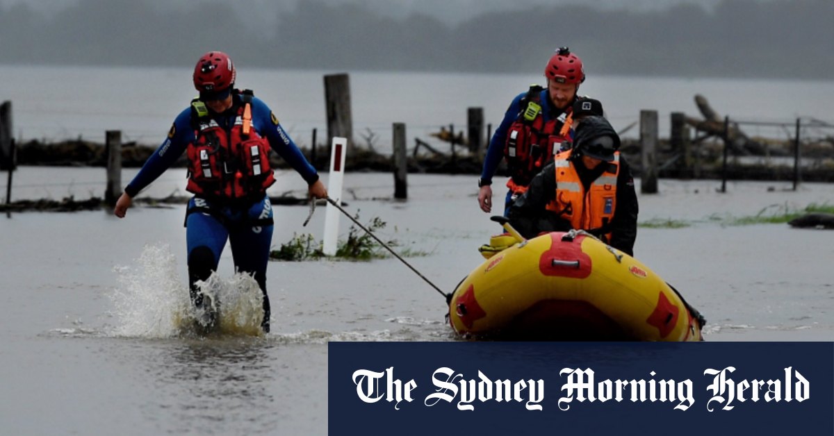NSW RFS, SES face merger after flood inquiry recommendation