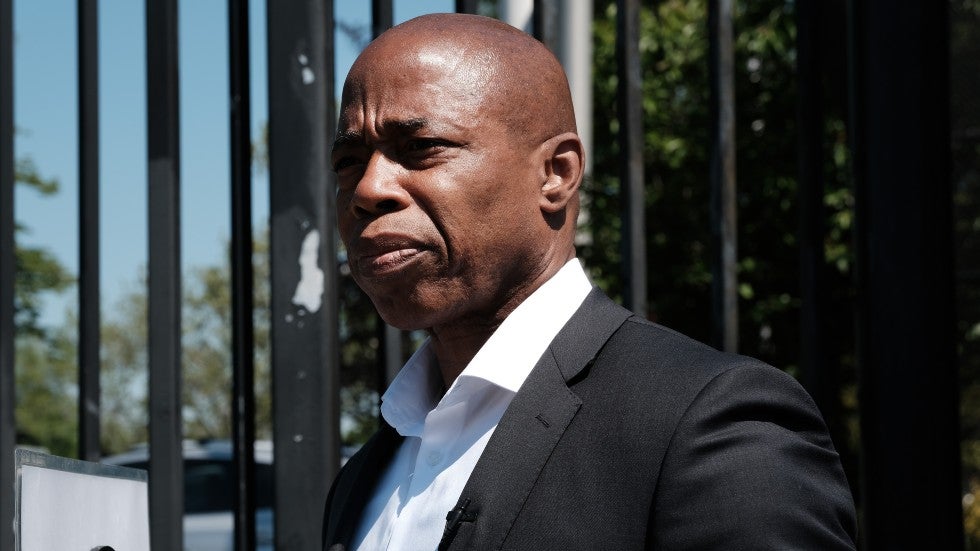 NY mayor calls for federal help dealing with migrants bussed in from Texas