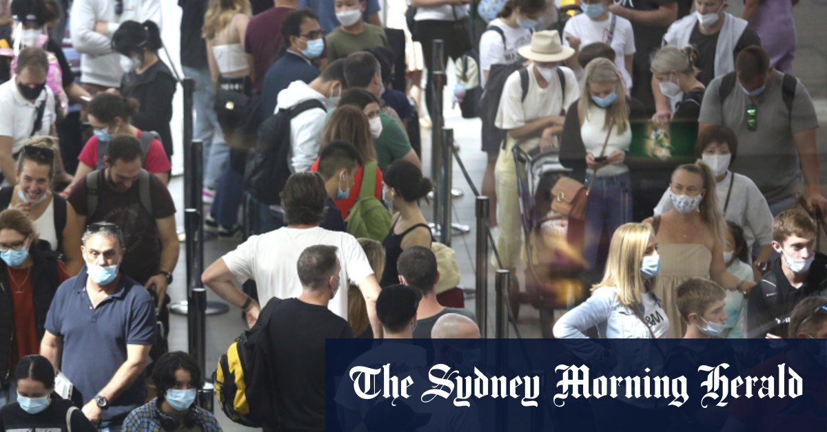 Qantas (QAN) increases international connection time to address luggage issues