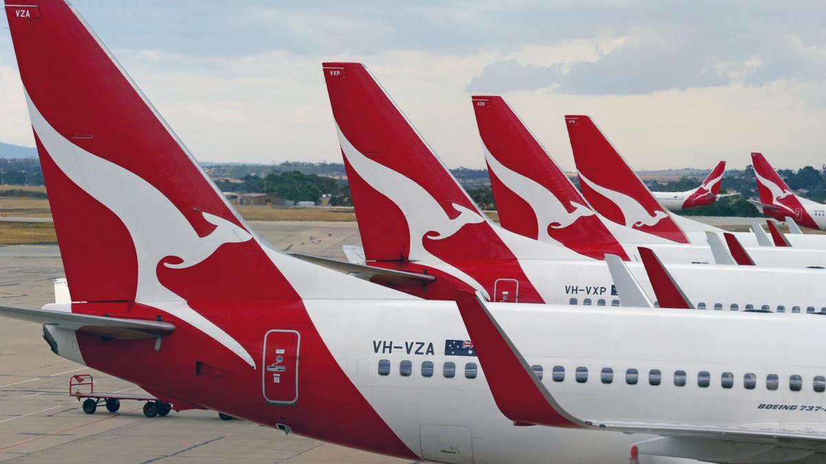 Qantas union Australian Licensed Aircraft Engineers' Association could hold one-minute strike over pay dispute
