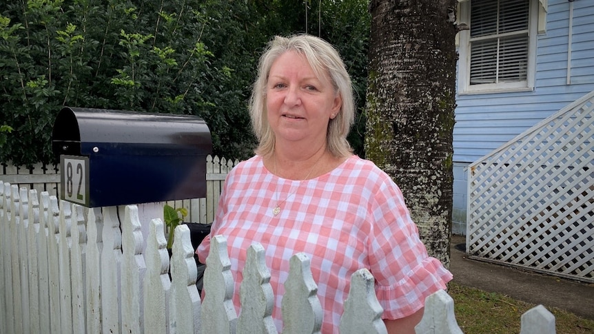 Queensland renters living 'on knife's edge' after landlords issue new notices to leave in bid to stop 'lifelong' tenants