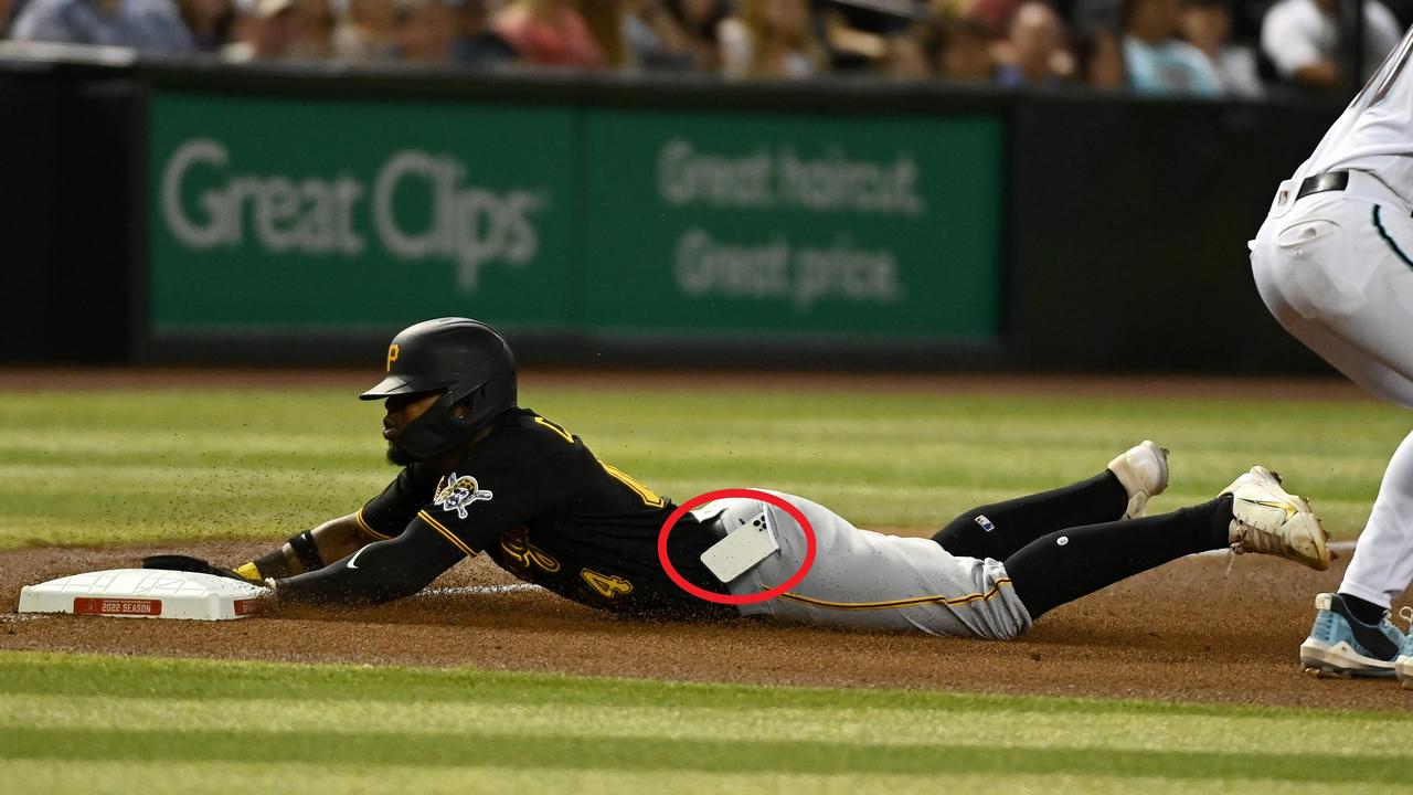 Rodolfo Castro's phone falls out, video, Pittsburgh Pirates, baseball news