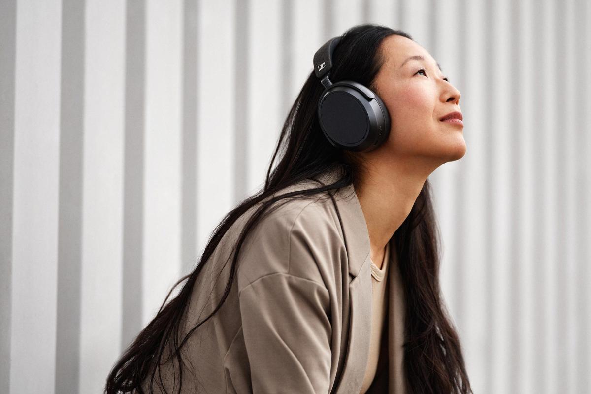 Sennheiser promises 60 hours of listening with its new Momentum headphones