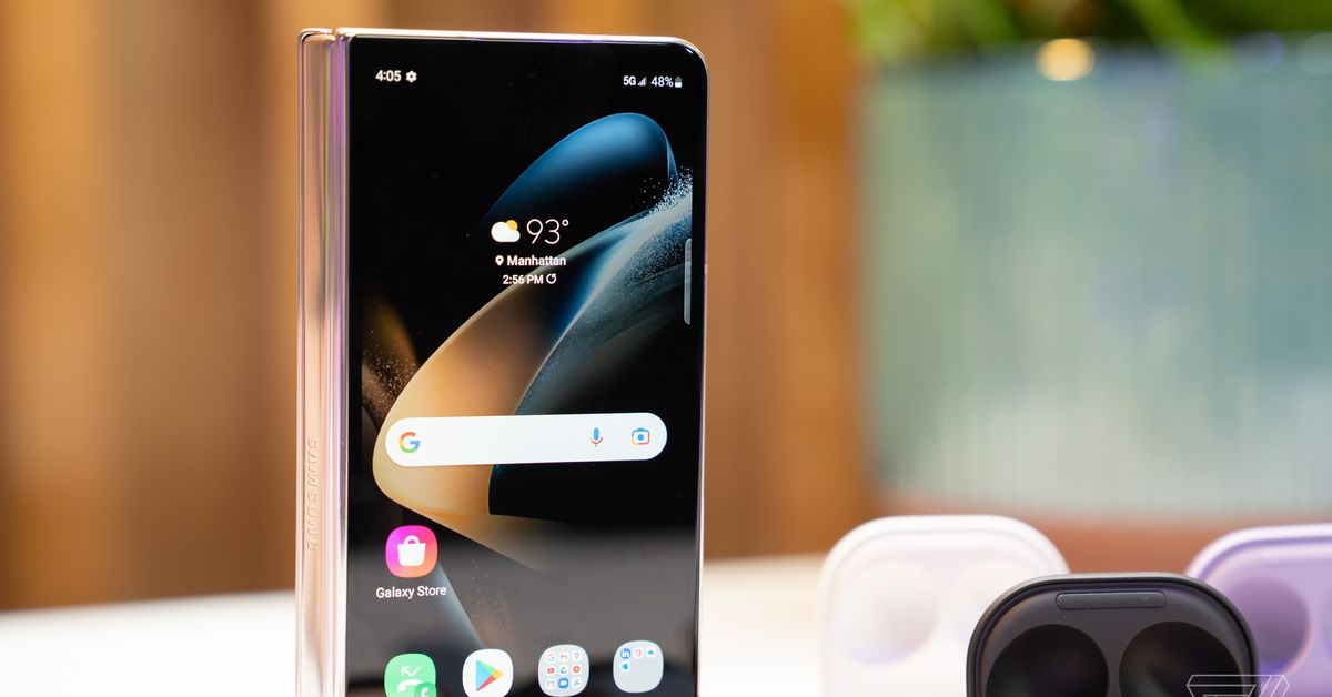 The Samsung Z Fold 4 still doesn't give a good reason to buy a foldable phone