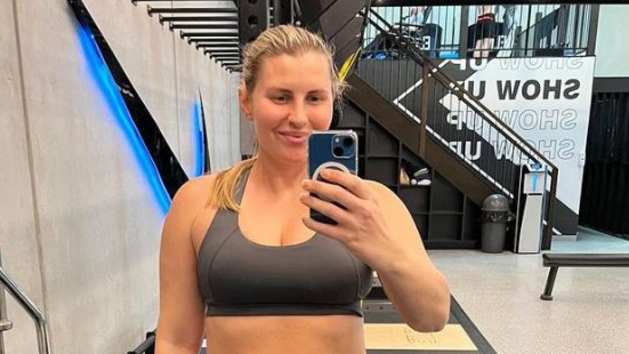 Tiffiny Hall praised for posting relatable gym selfie on Instagram