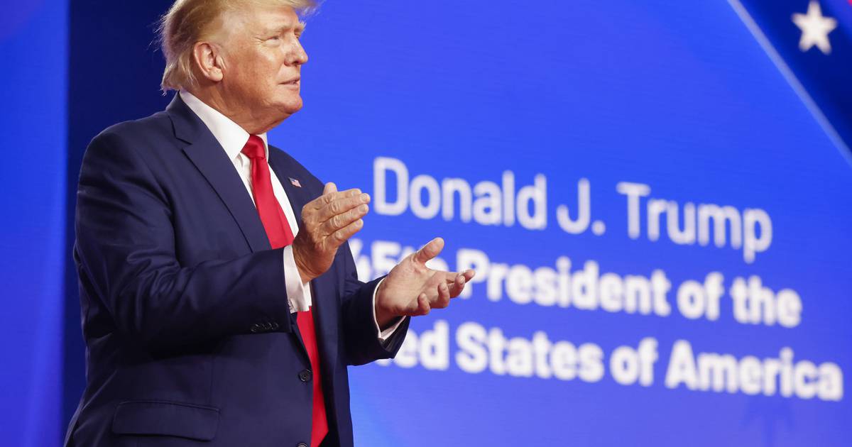 Trump flushed ripped-up papers down the toilets after all, photos reveal: book