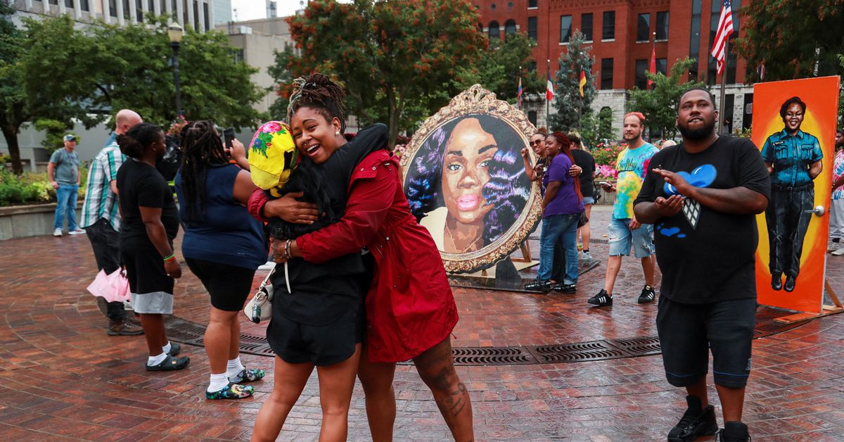 US charges four Kentucky police officers in Breonna Taylor killing