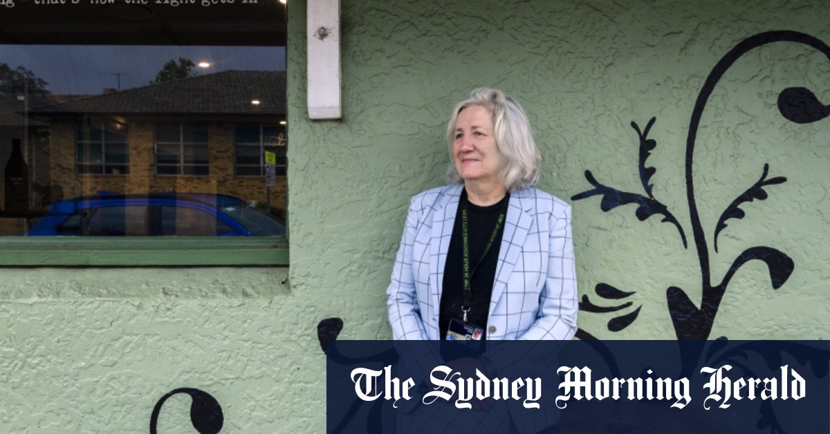 University of New England vice chancellor resigns after schoolgirl assault charge