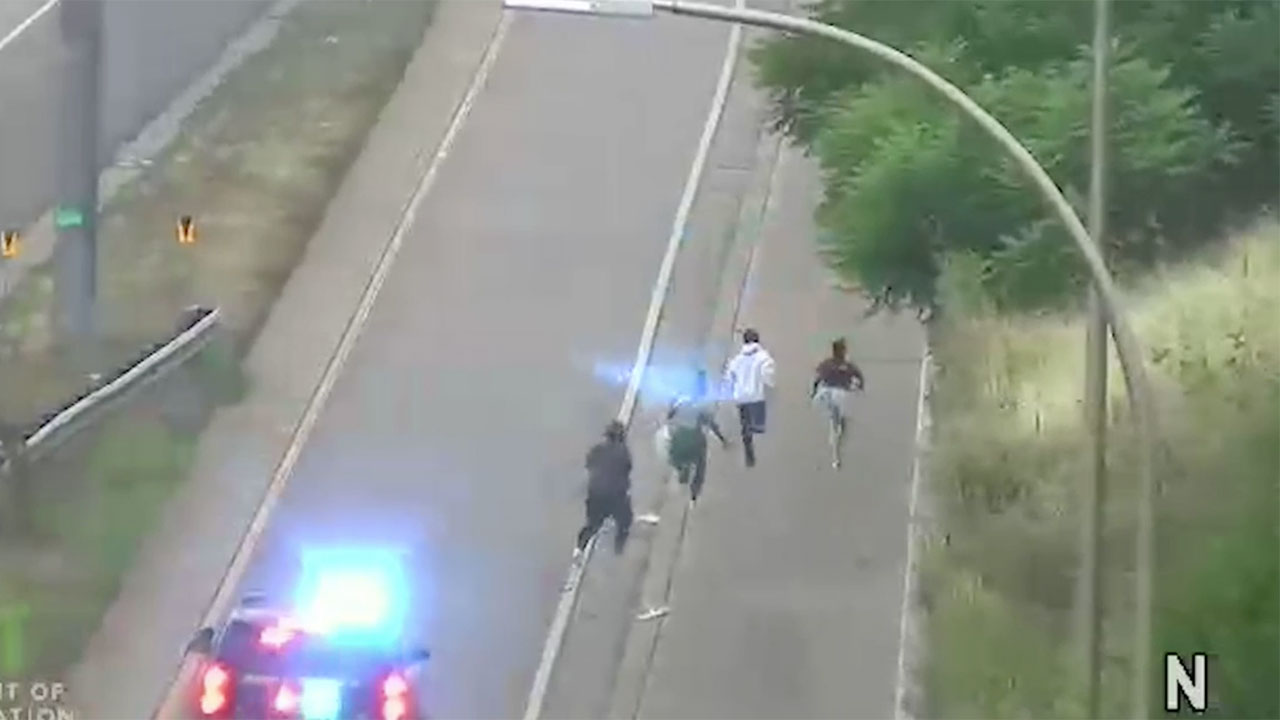 Video catches group of teens crash stolen Kia, take off running on Minnesota highway